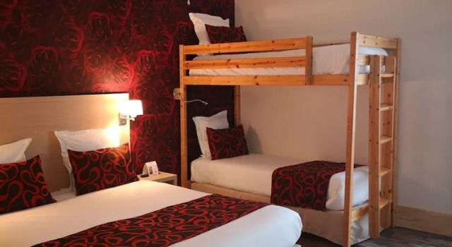 Четырёхместный семейный номер Standard The Originals City, Hôtel Régina, Périgueux