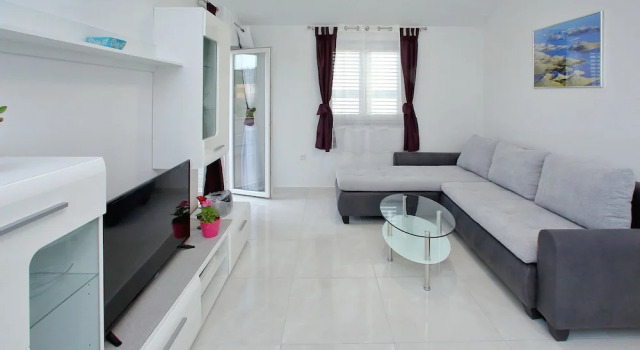 Spasious Two Storey Holiday Home With Great Sea View Terrace 300M From The Sea, Забронировать Апартаменты/квартира Апартаменты Ясенице, Апартаменты/квартира