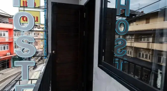 Кровать в общем номере с балконом и с видом на город Another High Away Hostel - Bangkok