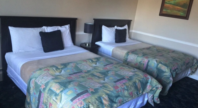 Четырёхместный номер Standard The Classic Horseshoe Bay Motel