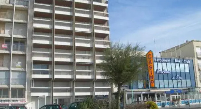 Apartment Location Appartment Saint Jean de Monts Face Mer Quartier Des Demoiselles Avec Votre Parking Prive