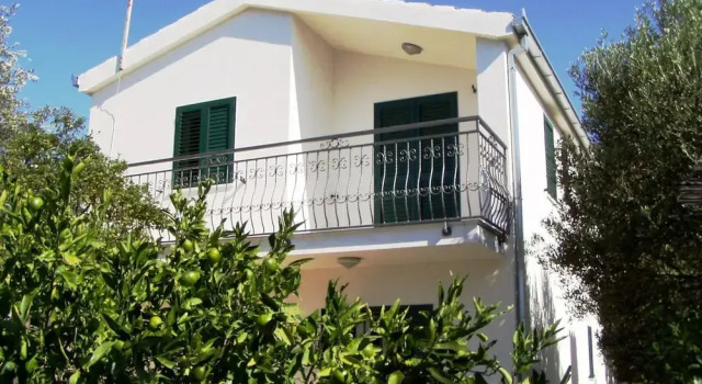 Elizabet - Great Location & Close to the Beach - A1