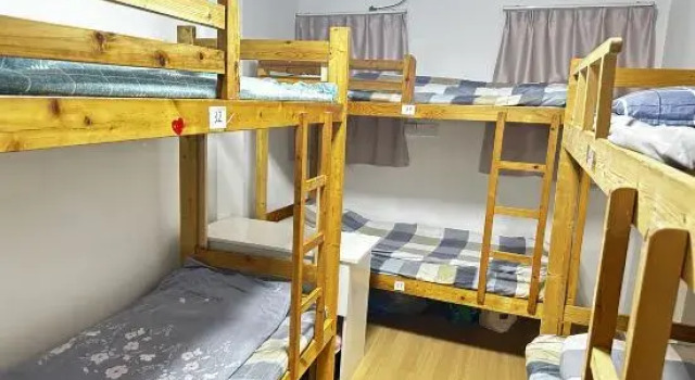Кровать в общем номере (мужской номер) Wuhan Dream Chaser Hostel