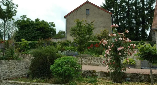 Le Manoir de Presle - Gîte, Boek Appartement Montaigu-le-Blin 