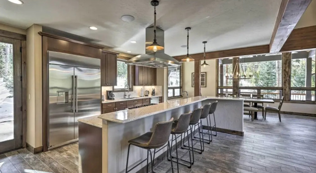 Коттедж с 5 комнатами 3 Fireplaces & Mtn View: Luxe Home in Breckenridge
