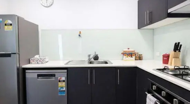 Brunswick 2B Living Near Sydney Rd w/ Free Parking, Забронировать Отель Мельбурн Melbourne Region, рядом с Стадион «Айкон Парк»
