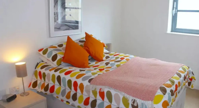 2 Bedroom Flat In Limehouse, Забронировать Отель Отели Большого Лондона с парковкой, Парковка