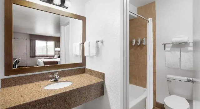 Двухместный номер Standard с балконом Best Western Discovery Inn
