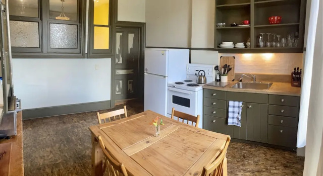 Апартаменты Stratford Suites - 32 Ontario St.
