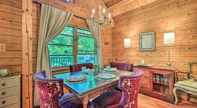 Game Room & Hot Tub: Pet-friendly Mount Snow Gem