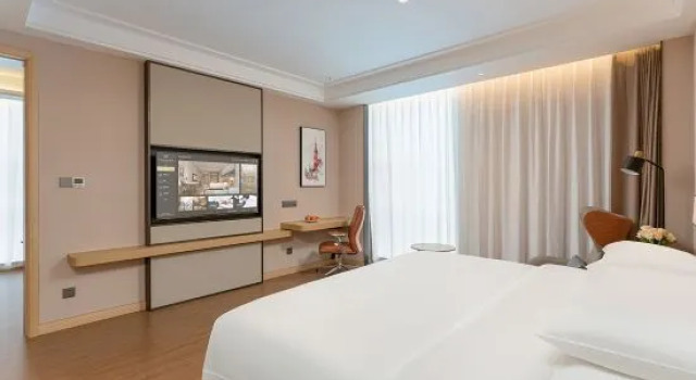 Люкс Business Vienna International Hotel (Yinzhu Metro Station, West Coast, Qingdao)