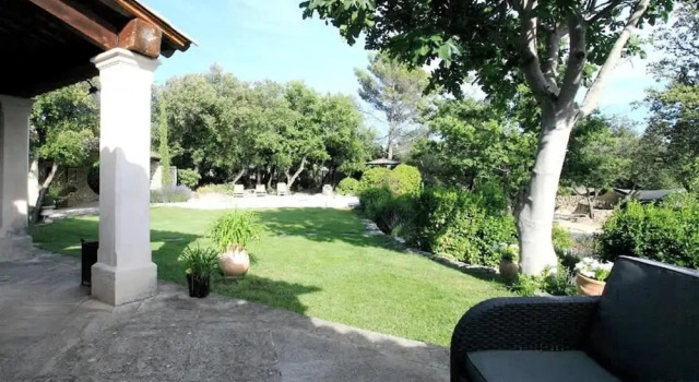 Коттедж Provencal Villa in the Heart of the Luberon Scrubland