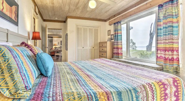 Bayfront Santa Rosa Escape Only 5 Miles to Beach!, Забронировать Дом для отпуска Виллы Санта-Роза-Бич, Вилла