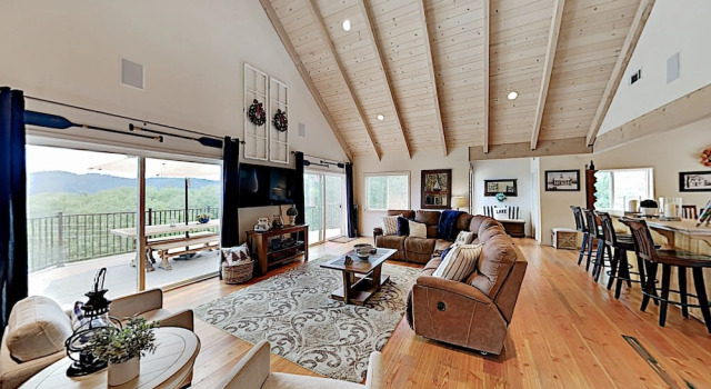 Bearfoot Lodge - Lake-view Escape W/ Private Decks 4 Bedroom Home, Забронировать Апартаменты/квартира Норт-Шор штат Калифорния