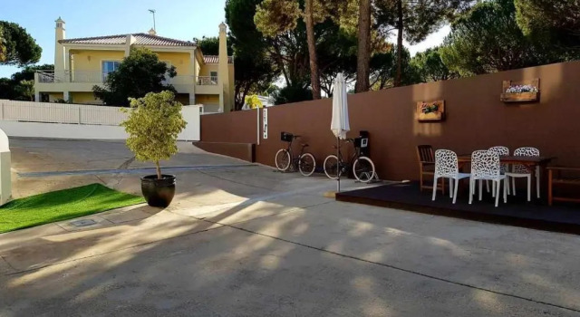 Коттедж Villa | w/ Private Pool, Tennis Courts & Golf Putt