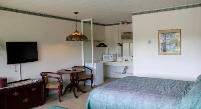 Четырёхместный номер Standard Sara Placid Inn & Suites