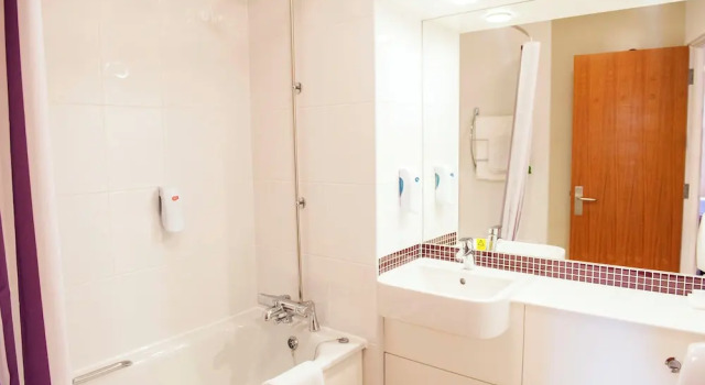 Четырёхместный семейный номер Standard Premier Inn Yeovil Airfield