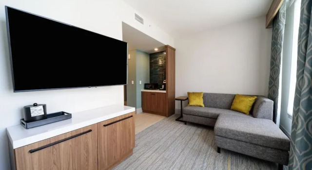 Четырёхместный полулюкс Hilton Garden Inn Dayton Downtown