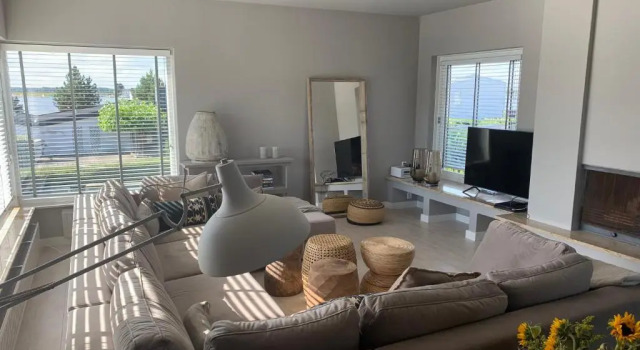 Luxe villa voor 8 personen met uitzicht over het Veerse Meer, Book Villa Kortgene 