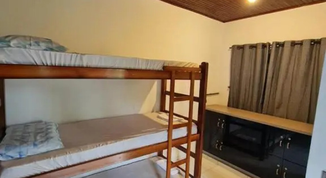 Кровать в общем номере Hostel 4 Elementos - 200 metros da Praia de Pernambuco e do Mar Casado