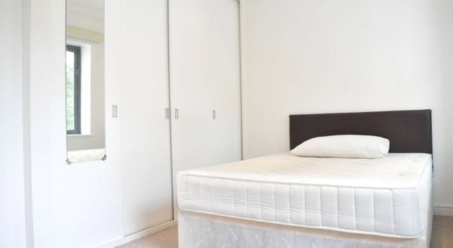 Spacious Contemporary 2 Bedroom Flat Near Camberwell, Забронировать Отель Отели Англии 3 звезды, 3*