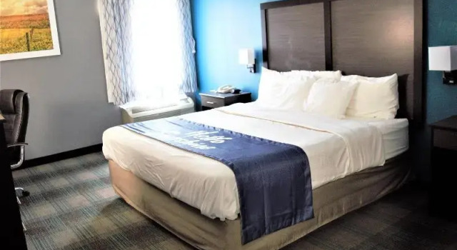 Трёхместный номер Standard Days Inn by Wyndham Montgomery