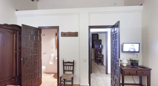 Hotel Puerta De La Sierra, Book Hotel Puerto Serrano Andalusien