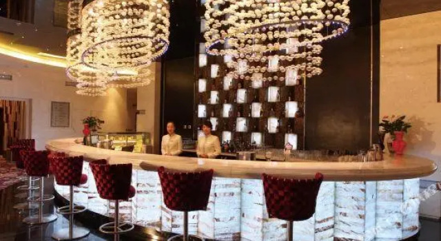 Люкс Standard Yulong International Hotel