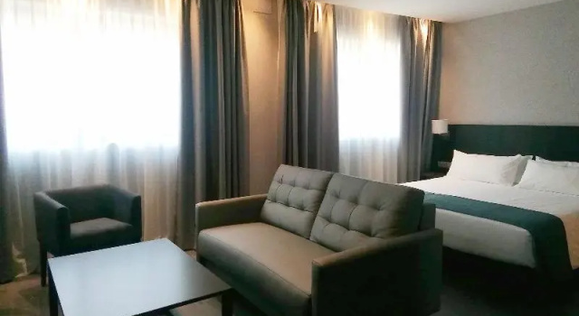 Трёхместный номер Standard HG City Suites Barcelona