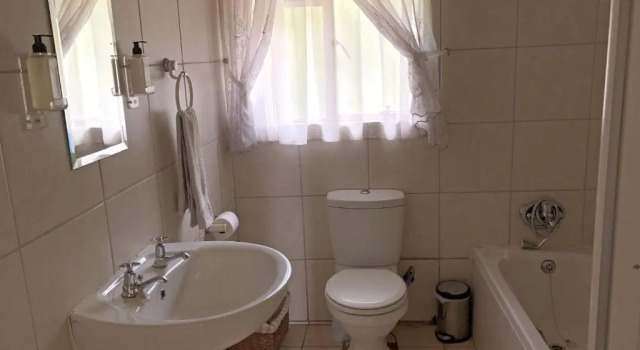 Апартаменты Hills and Dales Accommodation
