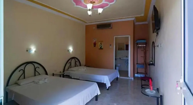 BR& Hostal Restaurante Tropical Caribe, Rezervovat Hotel Hotely v Sancti Spiritus s parkováním, Parkování