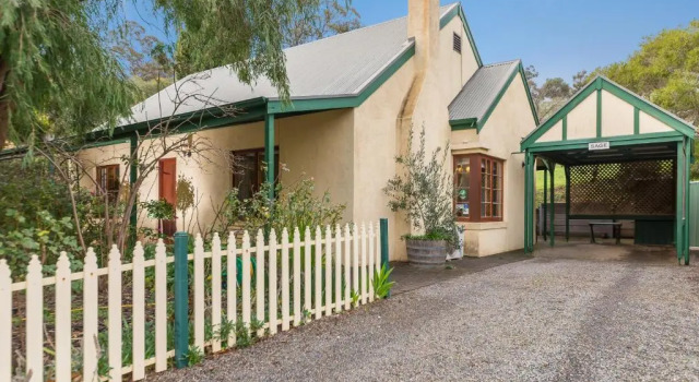 Коттедж Country Pleasures Bed and Breakfast