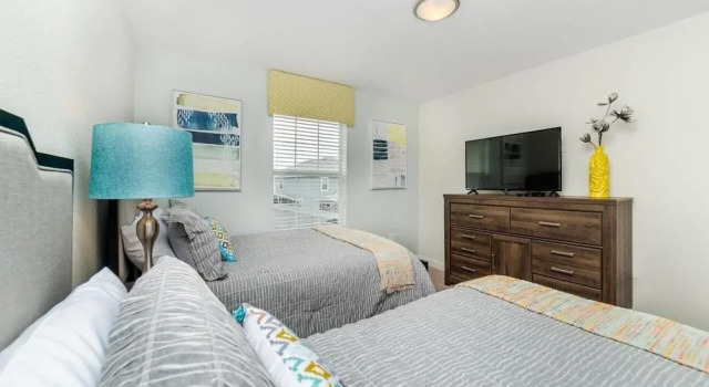 9041 Dogleg Drive, Book Hotel Four Corners Florida