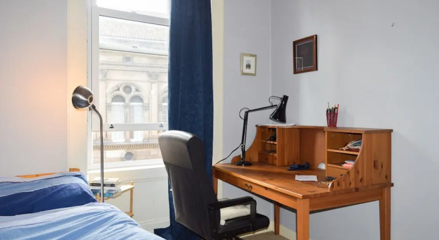 Bright 2 Bedroom Apartment in City Centre, Забронировать Апартаменты/квартира Эдинбург Midlothian, рядом с Национальный музей Шотландии