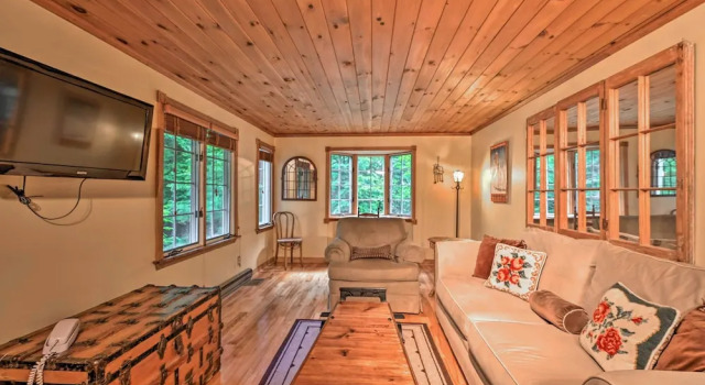 Beautiful Jay Peak Home Near Creek & Waterfalls!, Rezervovat Rekreační dům Jay Jay Peak