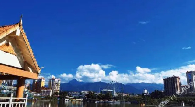 Green Tree Inn (Mangshi Square), Prenota Hotel Mangshi Yunnan