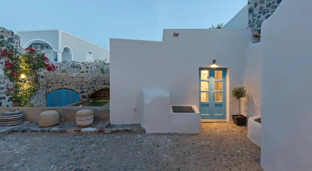 Alluvial Santorini Suites