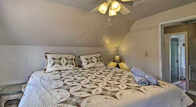 Bayside Weirs Beach Cottage < Half Mile to Pier!