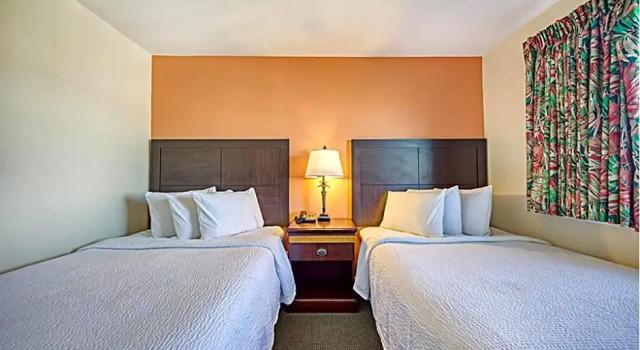Номер Economy Commander Beach House Hotel