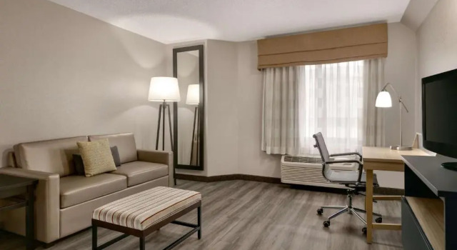 Люкс Country Inn & Suites by Radisson, Roanoke Rapids, NC