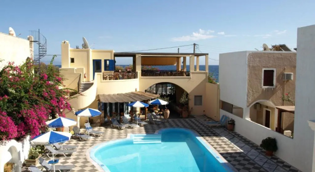Трёхместный номер Standard с видом на бассейн Levante Beach Hotel