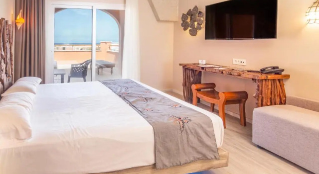 Двухместный номер Standard с видом на бассейн Hotel Tarifa Lances, a member of Radisson Individuals