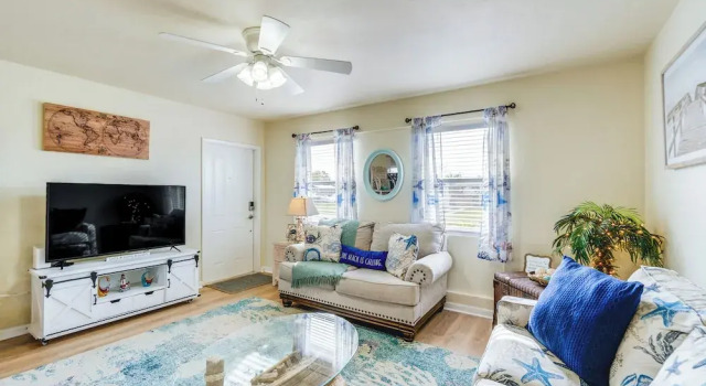 4 Mi to Beach: Charming Port Charlotte Home!