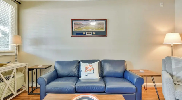 Auburn Retreat w/ Balcony - Walk to Campus!, Rezerwuj Apartament Auburn Alabama