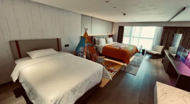 Трёхместный семейный люкс Radisson RED Urumqi International Convention and Exhibition Center