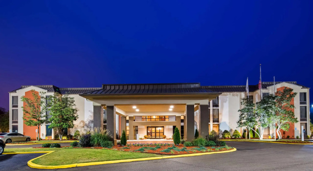 Кровать в общем номере Best Western New Albany
