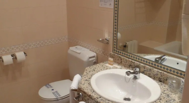 Трёхместный номер Standard Hotel Rey Arturo Burgos
