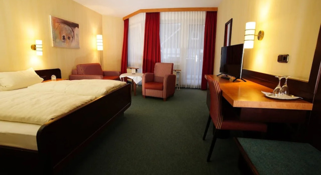 Двухместный номер Standard с балконом Hotel Central