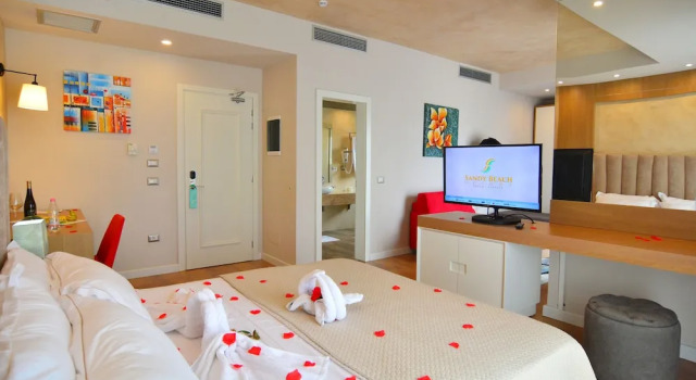 Полулюкс c 1 комнатой с частичным видом на море Sandy Beach Resort