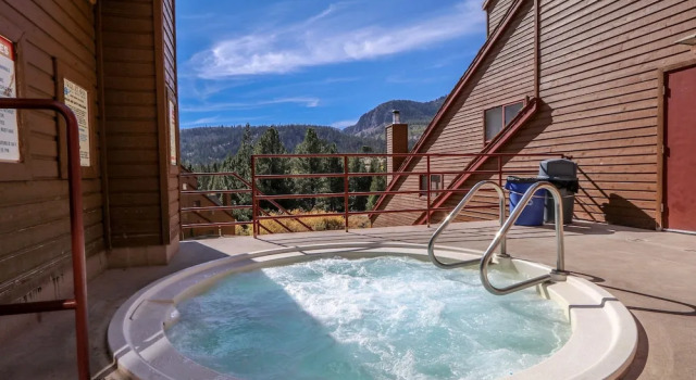 Номер Standard Aspen Creek 311 Walk to Eagle Lodge, Log Burning Fireplace, Great Complex Amenities by RedAwning